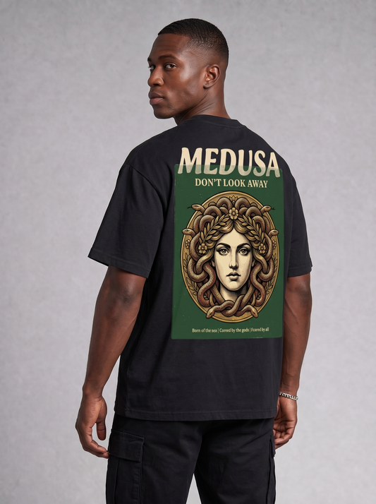 Camiseta gráfica oversize Medusa No Desvíes la Mirada