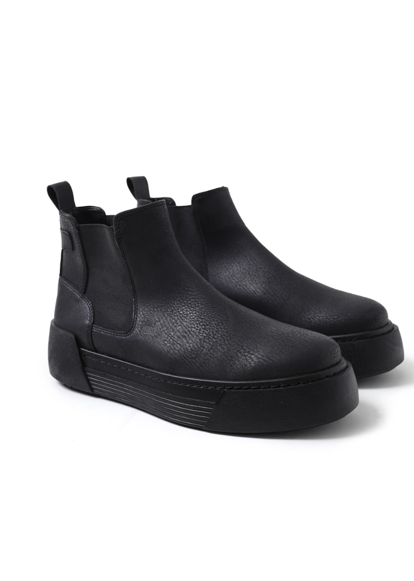 Front Side profile of matte black Avalon Chelsea boots with cushioned platform sole.
