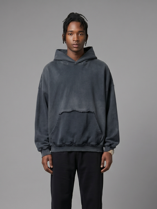 Sudadera con capucha desgastada con diseño de bolsillo invertido