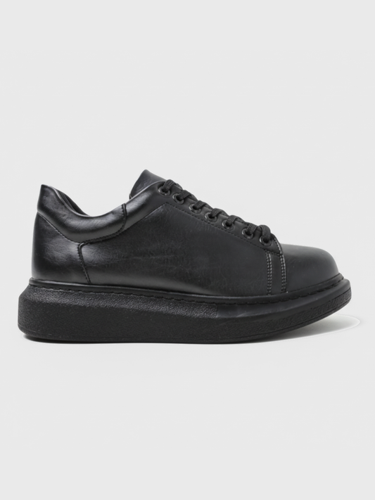 Pluto Onyx Black low-top casual sneaker in black by Apollo Moda